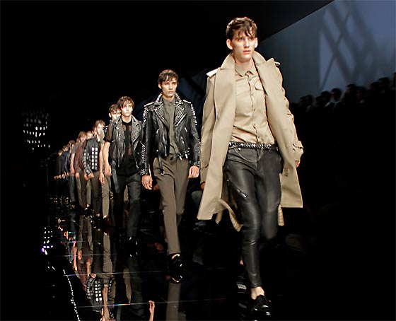 spøgelse millimeter Foreman confashion: Stage design on catwalks in Milan and Paris; men style SS2011